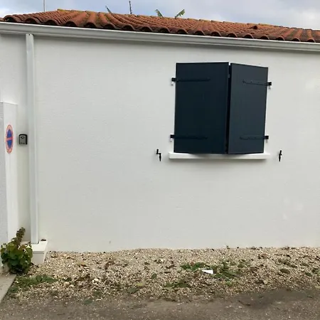 Maison F2 La Rochelle 佩里尼